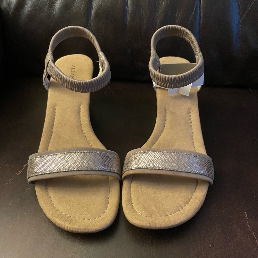NEW Alfani Giselee Wedged Sandals
